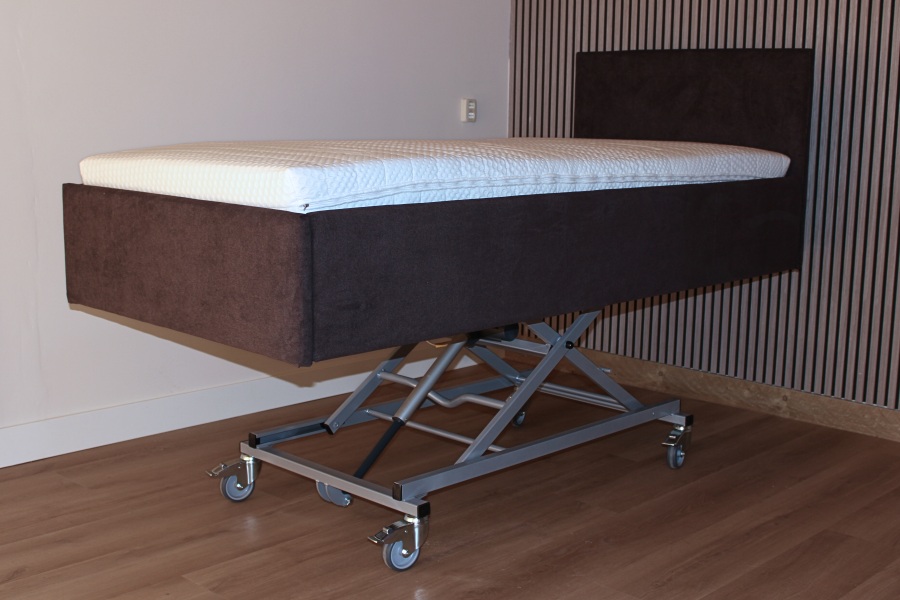 Hoog-laag bed qqq1073 Splinternieuwe Ridder Lancelot, 90 cm. breed 1 persoons zorg-verpleeg bed. DIRECT LEVERBAAR!